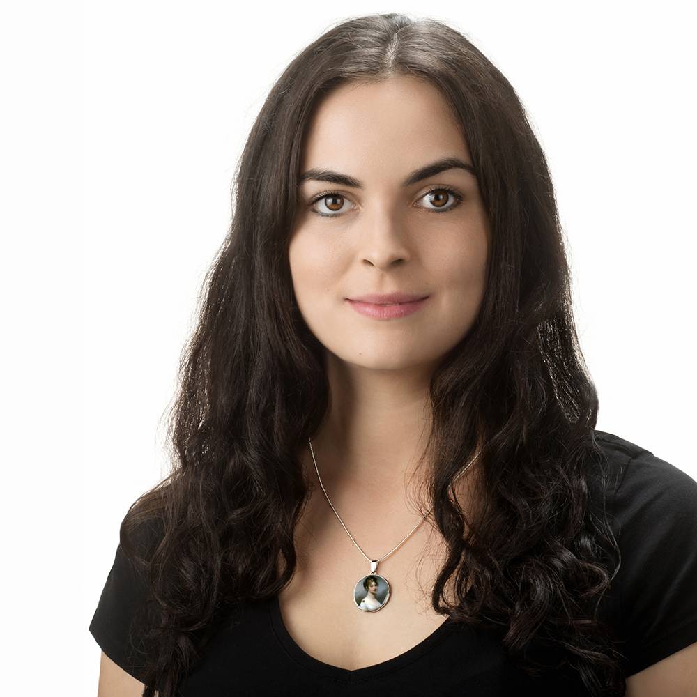 Queen Louise of Prussia Circle Pendant - Napoleonic Impressions